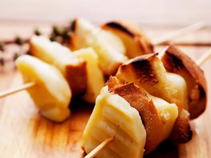 Spiedini di scarmorze alla griglia