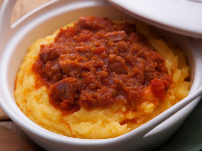 Polenta affogata al ragu di salsiccia